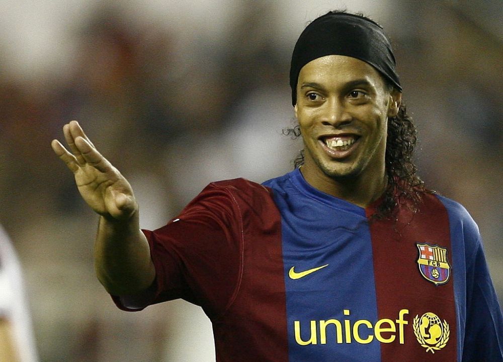 Idolul unei generații! Ronaldinho împlinește 42 de ani. Poveste memorabilă cu ”dințosul”_9