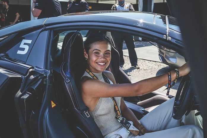 Înainte de posibilul meci cu Simona Halep la Miami, Emma Răducanu a semnat un contract uriaș de publicitate cu Porsche_16