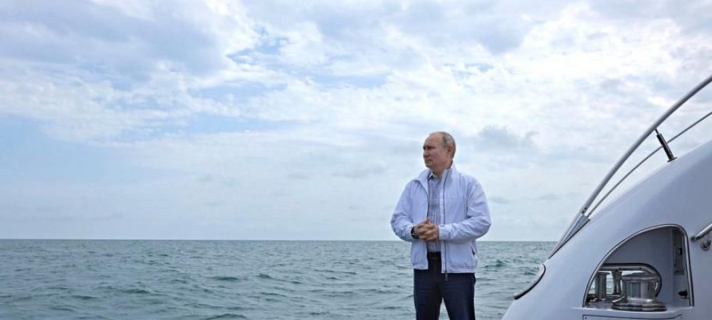 Vladimir Putin iaht Rusia