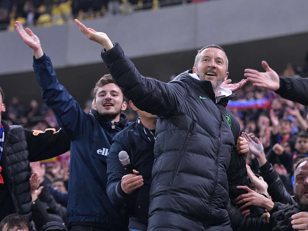 MM Stoica a explicat de ce a sărbătorit cu o găleată în cap după victoria cu emoții obținută în fața lui FC Argeș_3