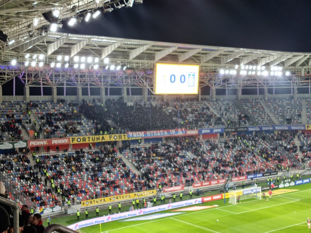 Fanii celor de la CSA Steaua au avut războiul lor. Pe cine au înjurat și bannerul afișat la România - Grecia _3