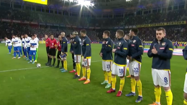 
	Ce au scandat suporterii României, imediat după imn, la meciul cu Grecia
