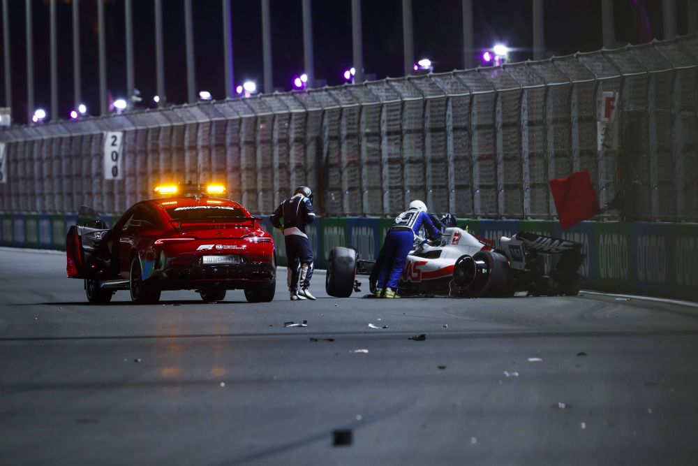 Accident horror pentru Mick Schumacher în calificările Marelui Premiu al Arabiei Saudite! Mașina i-a fost distrusă! Care e starea pilotului _8
