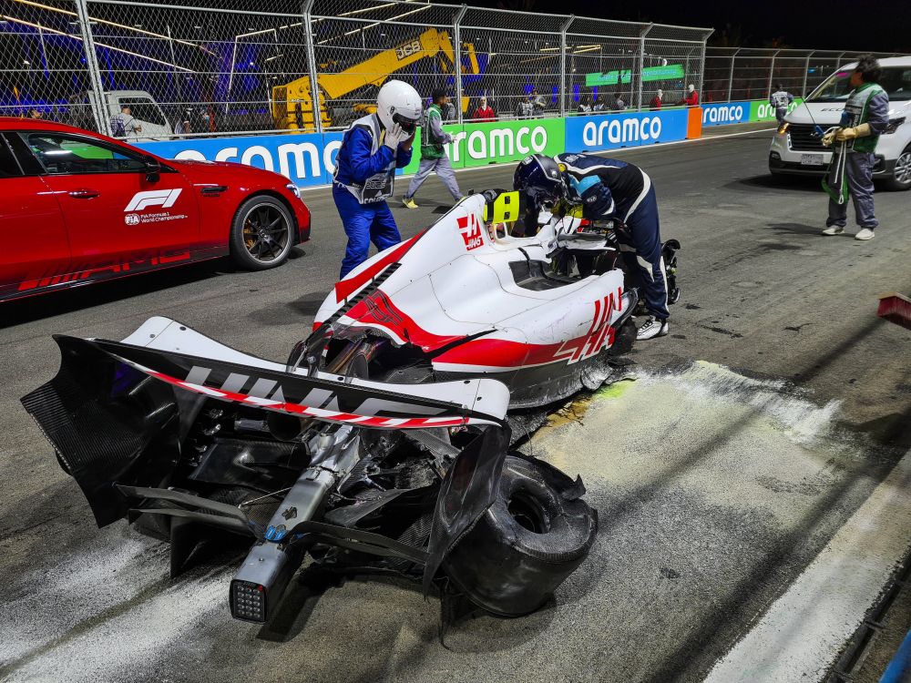 Accident horror pentru Mick Schumacher în calificările Marelui Premiu al Arabiei Saudite! Mașina i-a fost distrusă! Care e starea pilotului _10