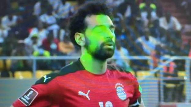 Bannere rasiste la adresa lui Salah, sticle și pietre aruncate: Egipt a depus plângere împotriva Senegalului pentru ”teroare”_1