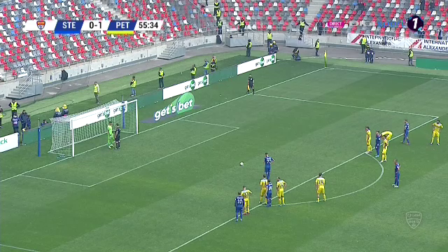 Penalty dubios primit de CSA Steaua în meciul cu Petrolul! Ploieștenii au contestat vehement decizia arbitrului_8
