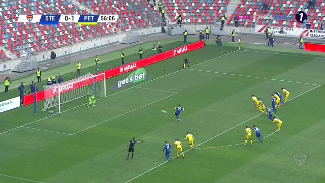 Penalty dubios primit de CSA Steaua în meciul cu Petrolul! Ploieștenii au contestat vehement decizia arbitrului_10