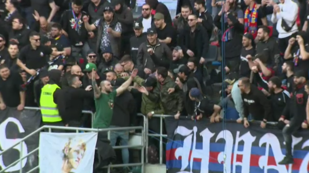 Oprița, spectacol în tribune alături de fanii lui CSA după victoria cu Petrolul. A mers la peluză și a dat tonul bucuriei_3