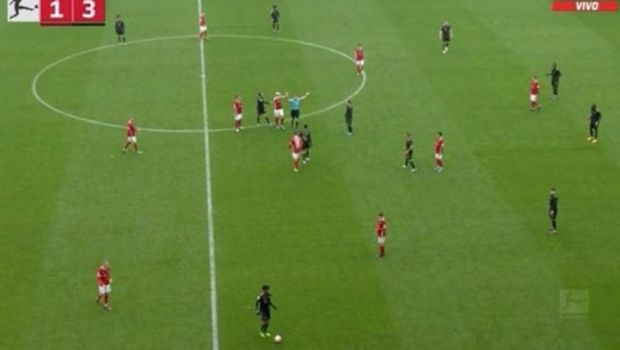 
	Gafă uriașă a lui Bayern! A jucat cu 12 fotbaliști în teren și riscă să piardă la masa verde
