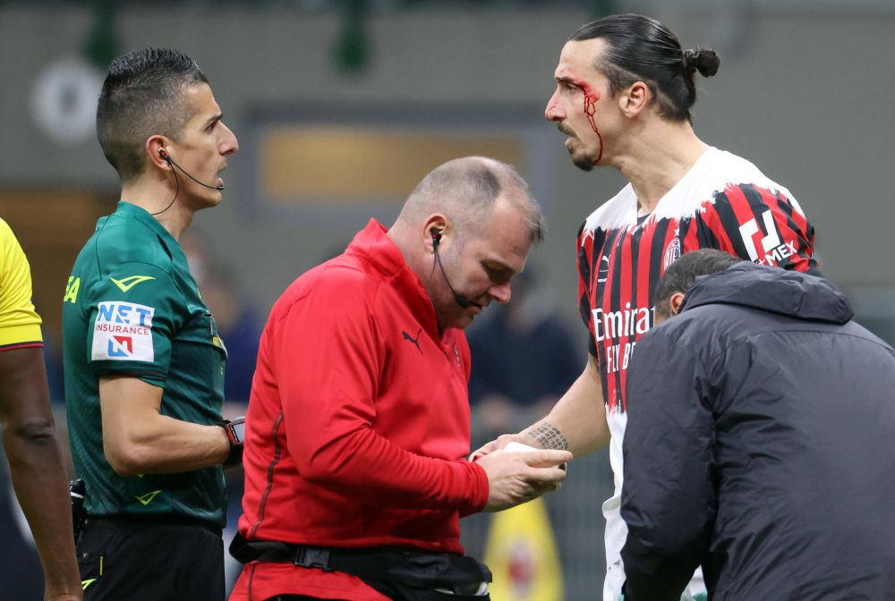 Zlatan Ibrahimovic, plin de sânge! Până să primească îngrijiri medicale, a avut ceva de împărțit de arbitrul_5