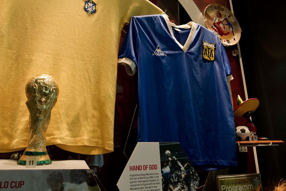 Tricoul lui Maradona pentru care s-a plătit o sumă exorbitantă va fi expus la Cupa Mondială din Qatar_2
