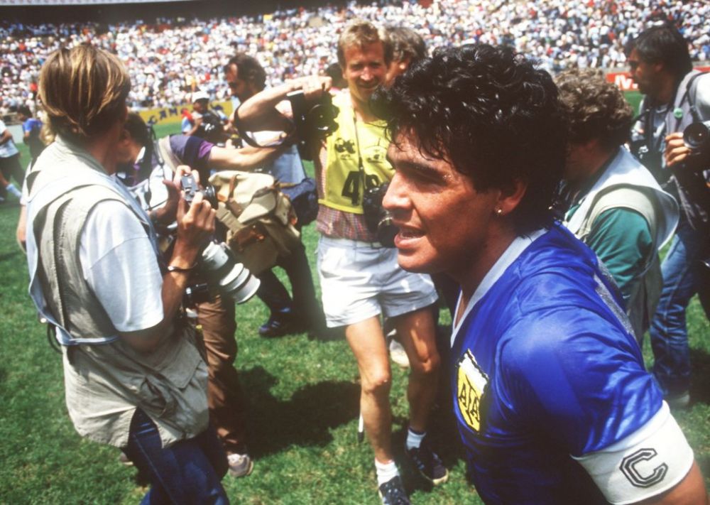 Răsturnare de situație! Fiica lui Maradona susține că tricoul scos la licitație nu este cel pe care l-a purtat tatăl său în momentul golurilor_7