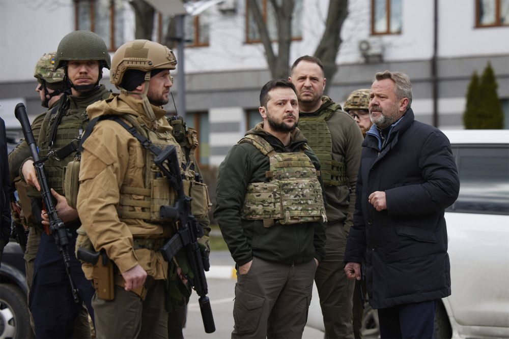 Războiul, pe chipul lui Zelenski! Transformarea șocantă a președintelui Ucrainei în doar 41 de zile! Diferențele sunt de necrezut _10