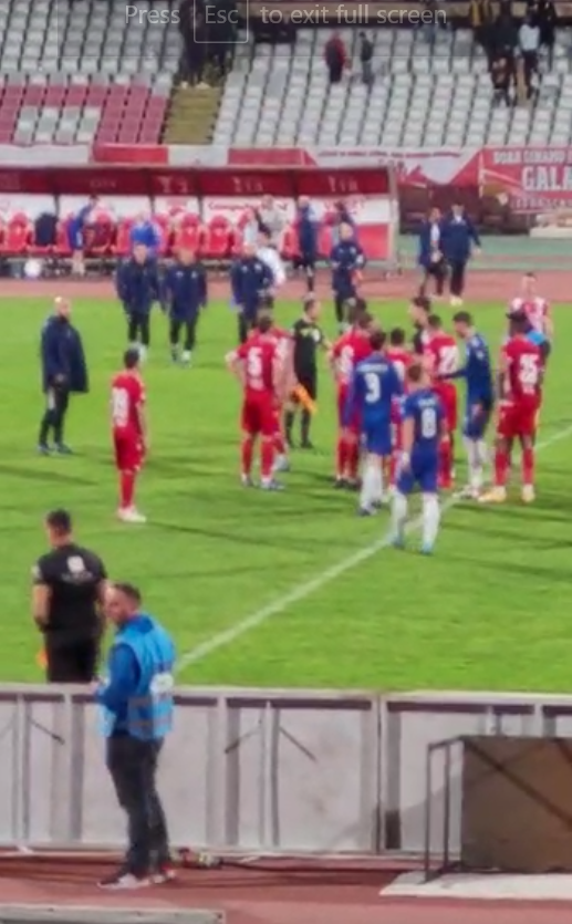 Dinamo - FCU Craiova 1-2 | S-au încins spiritele în ”Ștefan cel Mare”! Jucătorii s-au încăierat chiar pe teren_1