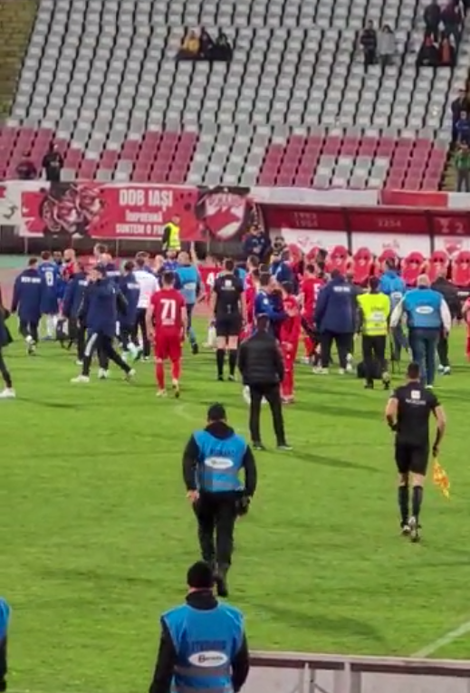 Dinamo - FCU Craiova 1-2 | S-au încins spiritele în ”Ștefan cel Mare”! Jucătorii s-au încăierat chiar pe teren_3