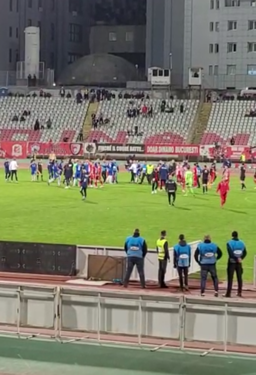 Dinamo - FCU Craiova 1-2 | S-au încins spiritele în ”Ștefan cel Mare”! Jucătorii s-au încăierat chiar pe teren_4