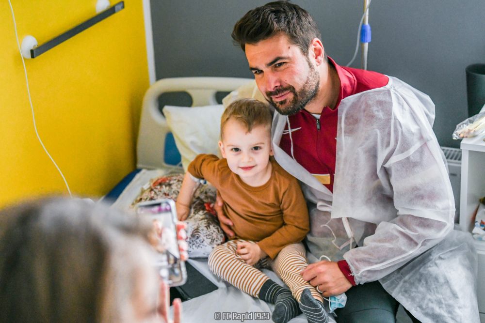 Actele de caritate primează la Rapid! Mutu, Săpunaru și Grigore, gest nobil pentru copiii de la Spitalul Județean din Arad_7