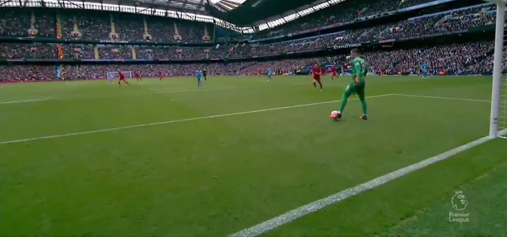 Aproape de un autogol memorabil! Ederson, lecție de calm în derby-ul Manchester City - Liverpool_2