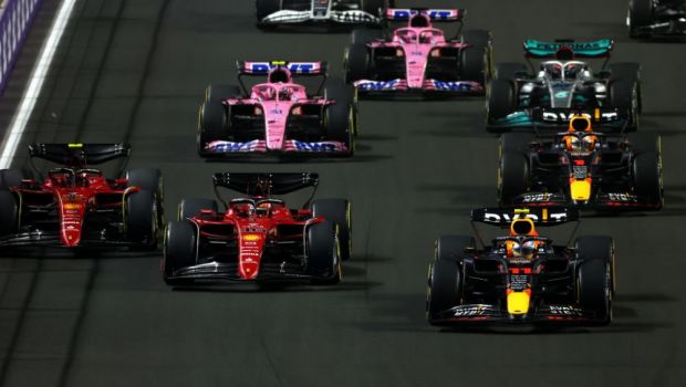 
	Cine sunt favoriții la câștigarea titlului mondial în Formula 1, după startul ratat de sezon al lui Verstappen și Hamilton
