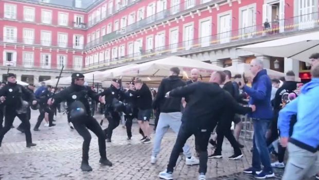 
	Bătaie desprinsă din filme pe străzile din Madrid. Luptele dintre fanii lui Chelsea și City au făcut înconjurul lumii&nbsp;
