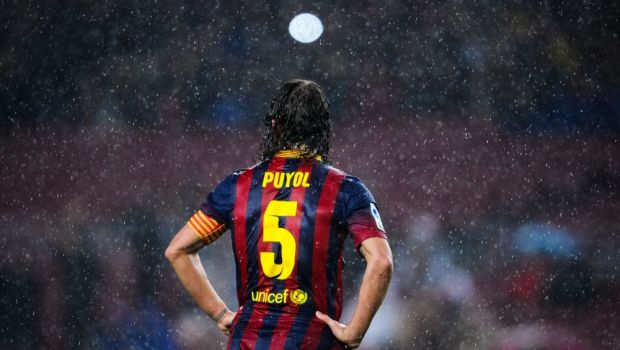 
	Trei dintre cele mai bune momente ale lui Carles Puyol la FC Barcelona. Legendarul fundaș împlinește 44 de ani
