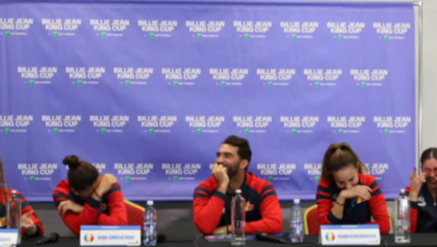 
	Debutanta Prisăcariu a făcut întreaga echipă să râdă cu lacrimi: &bdquo;Chiar dacă e echipa cum e, dar și întrebările au sunat negativ&rdquo;
