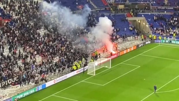 
	Haos la Lyon! Fanii francezi au încercat să intre pe teren după eliminarea din Europa League
