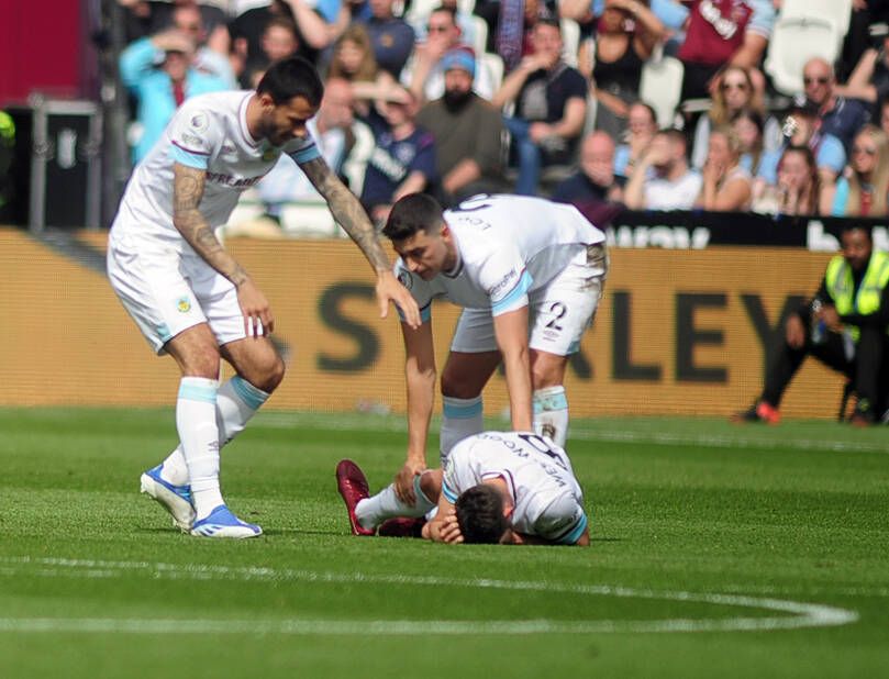 Accidentare horror în Premier League! I-a rupt piciorul adversarului, iar apoi a izbucnit în lacrimi în mijlocul terenului _4