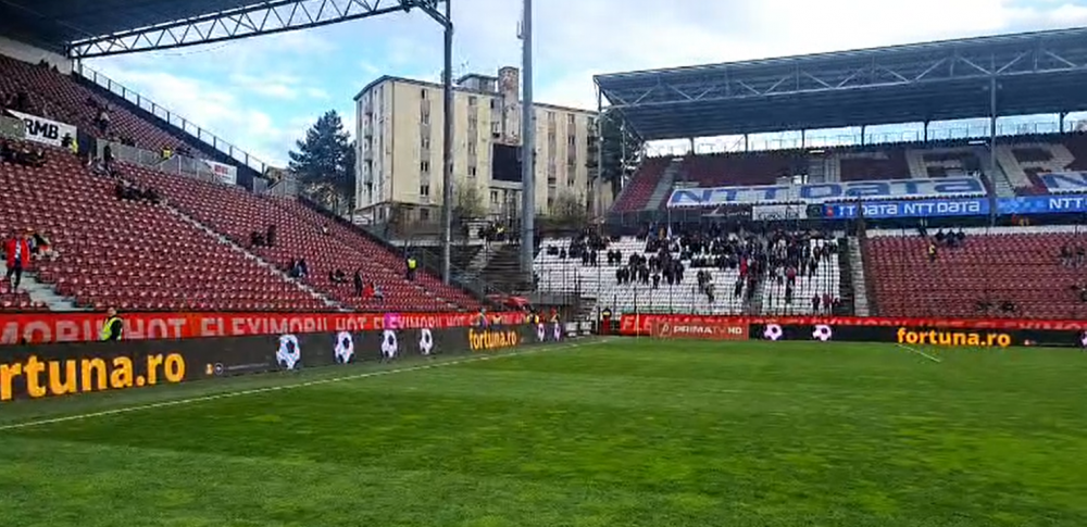 CFR Cluj - FCSB: Primire spectaculoasă pentru jucătorii lui Toni Petrea pe stadionul din Gruia. Primele imagini de la sosire_2