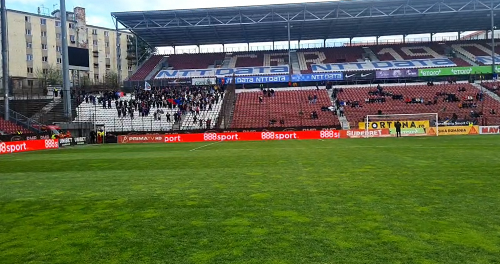 CFR Cluj - FCSB: Primire spectaculoasă pentru jucătorii lui Toni Petrea pe stadionul din Gruia. Primele imagini de la sosire_4