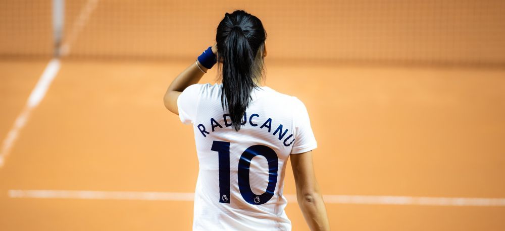 „Răducanu 10” Mister elucidat: cu ce echipă din Anglia ține Emma Răducanu. Campioana US Open s-a antrenat într-un tricou personalizat_21