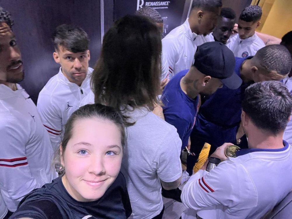 O sportivă necunoscută din Rusia, transformată în „cea mai norocoasă fată” după un selfie în lift: „I-am întâlnit pe cei mai buni din lume!” _2