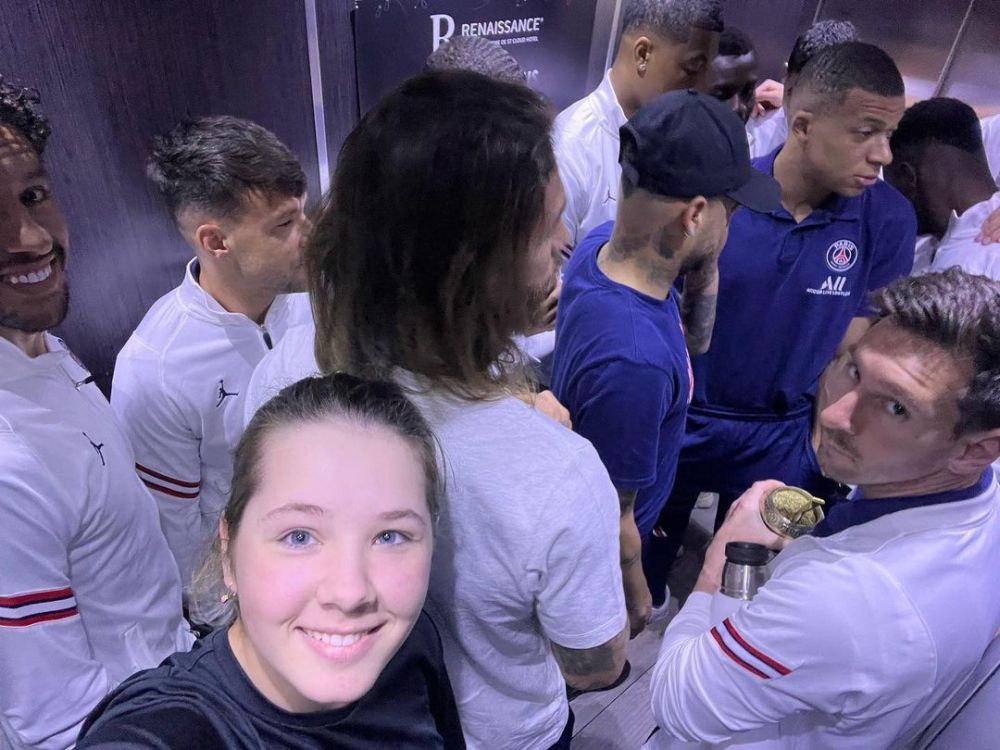 O sportivă necunoscută din Rusia, transformată în „cea mai norocoasă fată” după un selfie în lift: „I-am întâlnit pe cei mai buni din lume!” _5