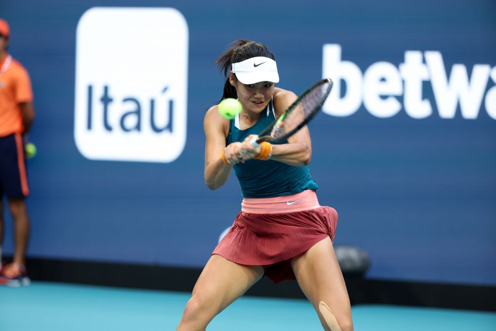 Emma Răducanu se distanțează de Simona Halep în clasamentul WTA: a obținut prima victorie a carierei pe zgură, în WTA_20