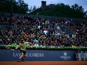 
	Premieră în istorie? La Barcelona, fanii au huiduit până ce organizatorii au mutat meciul lui Tsitsipas pe un alt teren
