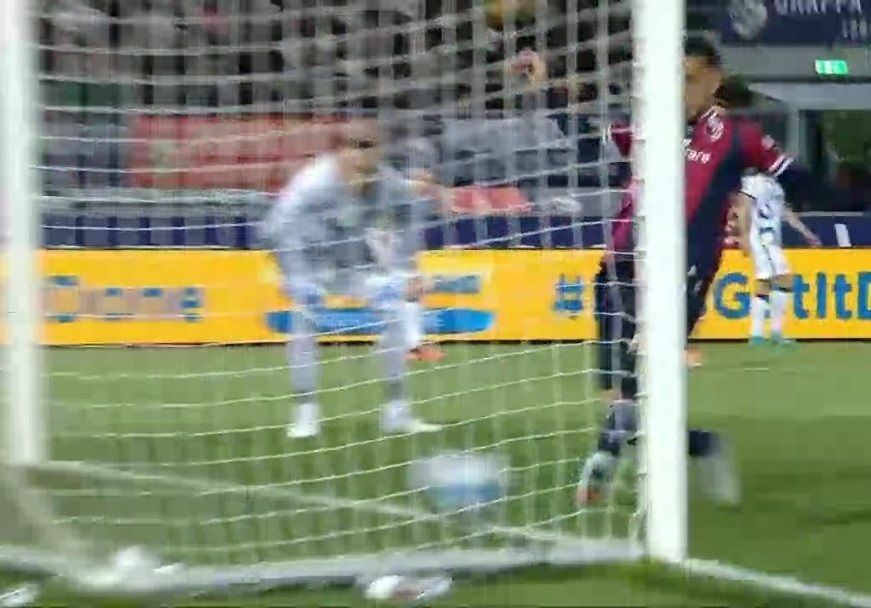 Gafă uriașă a lui Ionuț Radu în Bologna - Inter! A dat pe lângă minge, iar nerazzurrii pot pierde titlul_2