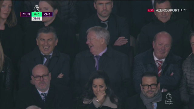 A râs în hohote împreună cu Sir Alex Ferguson! Ionuț Lupescu, spectator de lux pe Old Trafford: imaginile au devenit virale_1