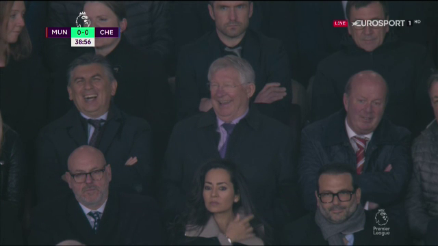 A râs în hohote împreună cu Sir Alex Ferguson! Ionuț Lupescu, spectator de lux pe Old Trafford: imaginile au devenit virale_2
