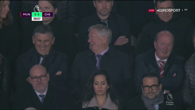 A râs în hohote împreună cu Sir Alex Ferguson! Ionuț Lupescu, spectator de lux pe Old Trafford: imaginile au devenit virale_3