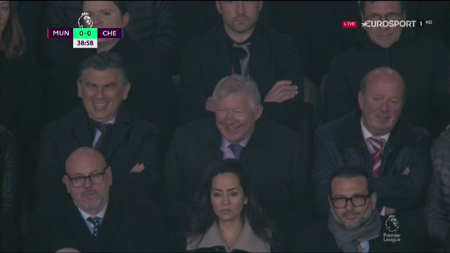 A râs în hohote împreună cu Sir Alex Ferguson! Ionuț Lupescu, spectator de lux pe Old Trafford: imaginile au devenit virale_4