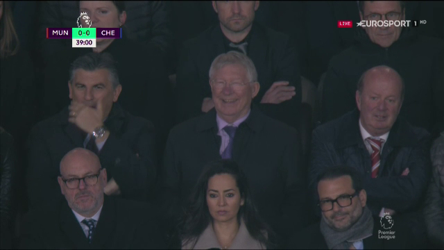 A râs în hohote împreună cu Sir Alex Ferguson! Ionuț Lupescu, spectator de lux pe Old Trafford: imaginile au devenit virale_5