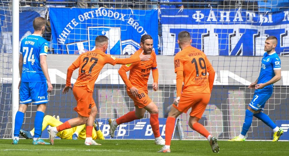 Eric Bicfalvi face spectacol în Rusia! 'Dublă' în meciul cu Dinamo Moscova și a ieșit „omul meciului” din nou _9
