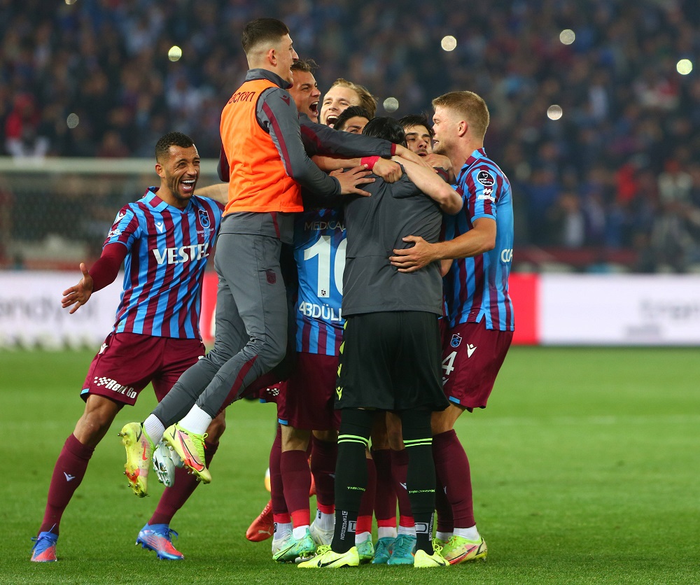Trabzonspor a devenit campioana Turciei pentru prima data in 38 de ani_5