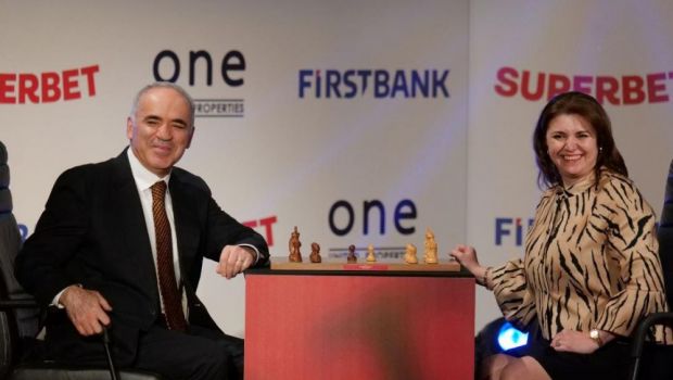 
	Garry Kasparov a deschis turneul Grand Chess Tour 2022, la Palatul Parlamentului. Competiția debutează joi: 10 dintre cei mai mari șahiști ai lumii se confruntă la București
