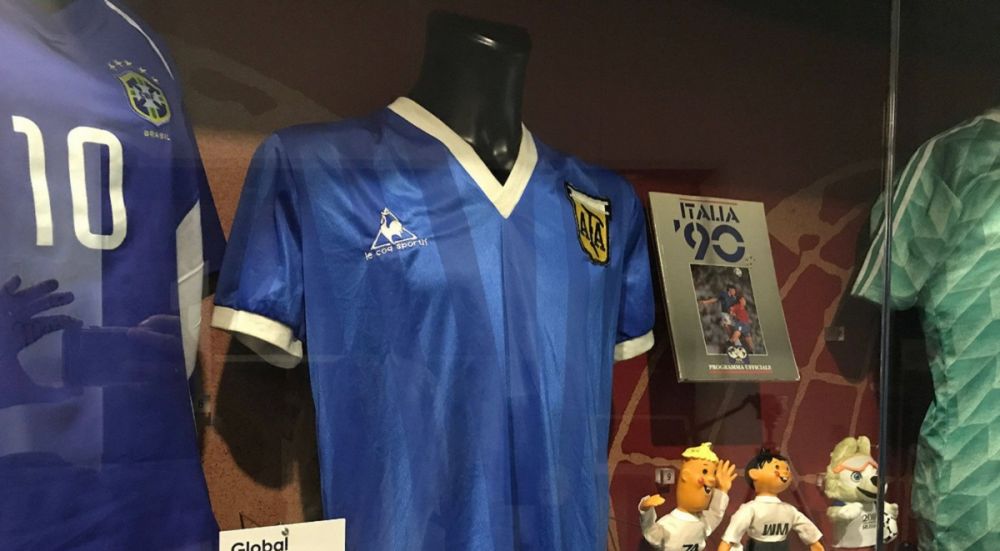 Record uluitor! Cu cât s-a vândut tricoul lui Diego Maradona purtat la meciul cu Anglia de la CM 1986_6