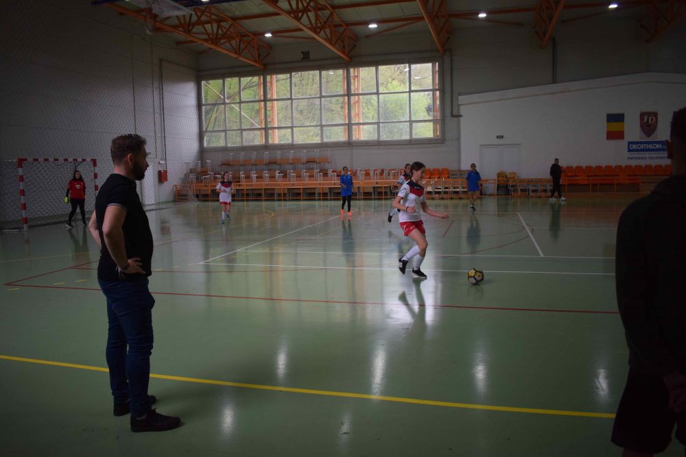 REPORTAJ | Dificultatea, obstacolul și lupta din periferia fotbalului feminin. Povestea sportivului care antrenează de la vârsta de 14 ani_2