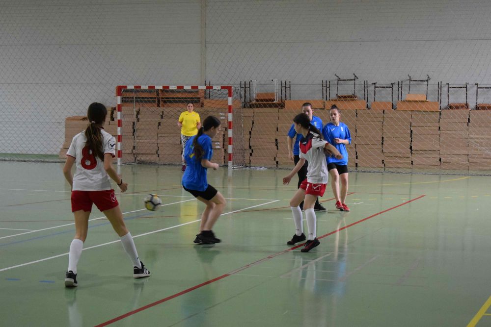 REPORTAJ | Dificultatea, obstacolul și lupta din periferia fotbalului feminin. Povestea sportivului care antrenează de la vârsta de 14 ani_11