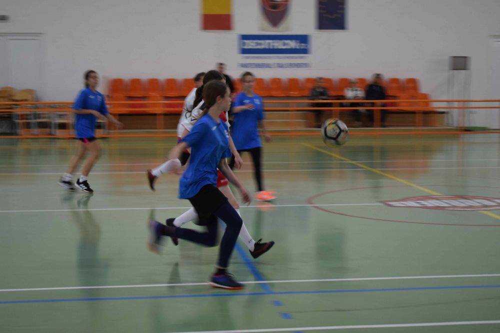 REPORTAJ | Dificultatea, obstacolul și lupta din periferia fotbalului feminin. Povestea sportivului care antrenează de la vârsta de 14 ani_3