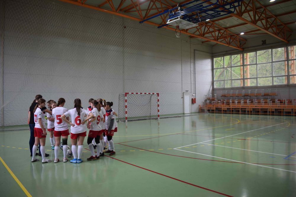 REPORTAJ | Dificultatea, obstacolul și lupta din periferia fotbalului feminin. Povestea sportivului care antrenează de la vârsta de 14 ani_5