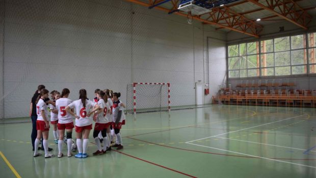 
	REPORTAJ | Dificultatea, obstacolul și lupta din periferia fotbalului feminin. Povestea sportivului care antrenează de la vârsta de 14 ani
